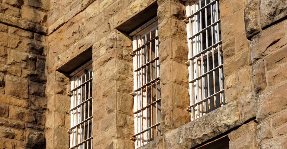 zdjęcie: Nie chcieli sami się stawić do zakładu karnego to zatrzymali ich policjanci / pixabay/6077882