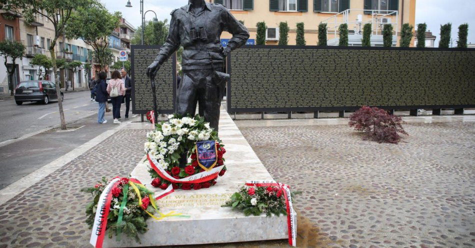 zdjęcie: W Cassino oddano hołd gen. Władysławowi Andersowi / fot. PAP