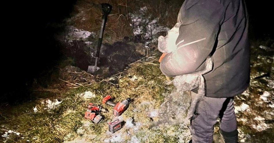 zdjęcie: Zakopywał łupy na polu. Zatrzymano mężczyznę w wieku 28 lat / fot. KPP Parczew