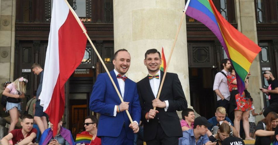 zdjęcie: Ministerstwa zgłaszają zastrzeżenia wobec związków partnerskich / fot. PAP