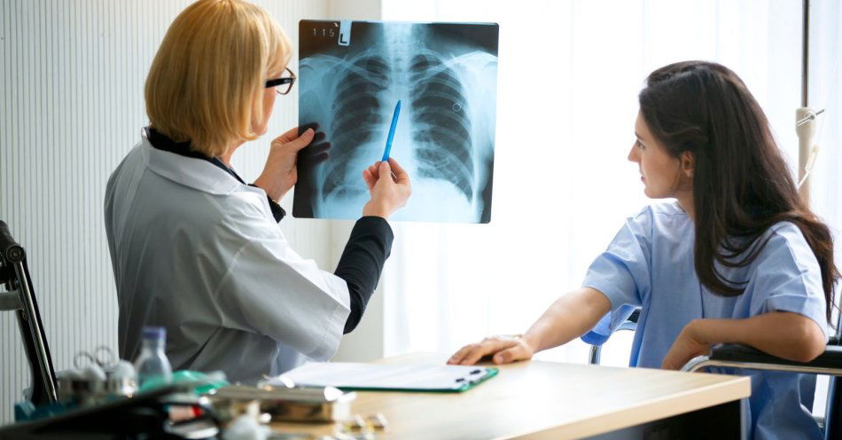 zdjęcie: Nowoczesny zabieg diagnostyki raka płuca w szpitalu specjalistycznym / v7072517