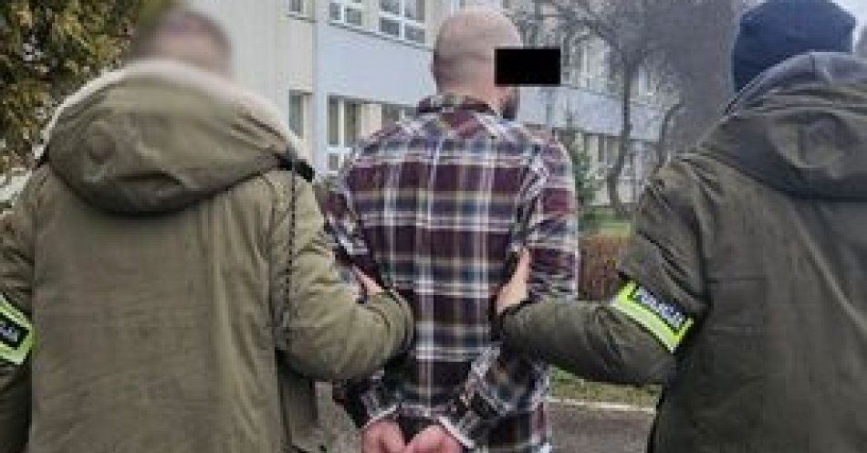 zdjęcie: Rozbojarz w rękach łódzkich policjantów / fot. KMP w Łodzi