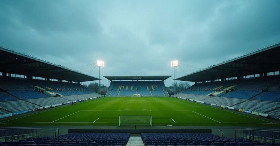 zdjęcie: Górnik Zabrze walczy o powrót do elity / Stadion piłkarski przy zachodzie słońca, puste trybuny, zielona murawa /TMAI