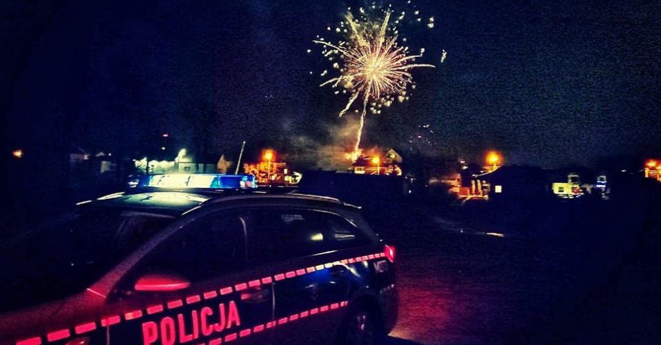 zdjęcie: Sylwester z fajerwerkami Zadbaj o bezpieczeństwo / fot. KMP Łomża