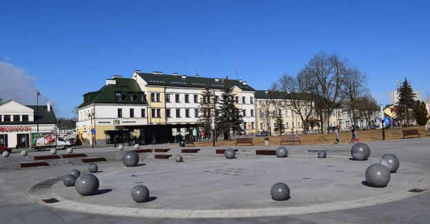 Nie rzucim ziemi, skąd nasz ród, czyli dźwięki Roty z wieży suwalskiego Ratusza