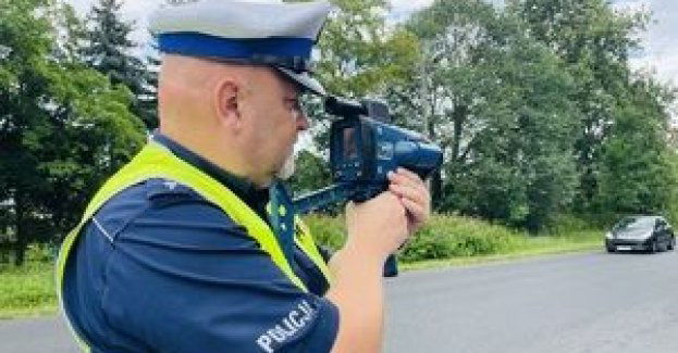 Policjanci kontrolowali prędkość z jaką poruszają się kierowcy