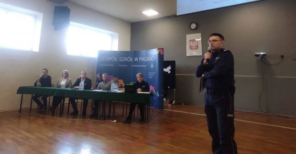 zdjęcie: O przemocy rówieśniczej na debacie / fot. KPP Świdnik