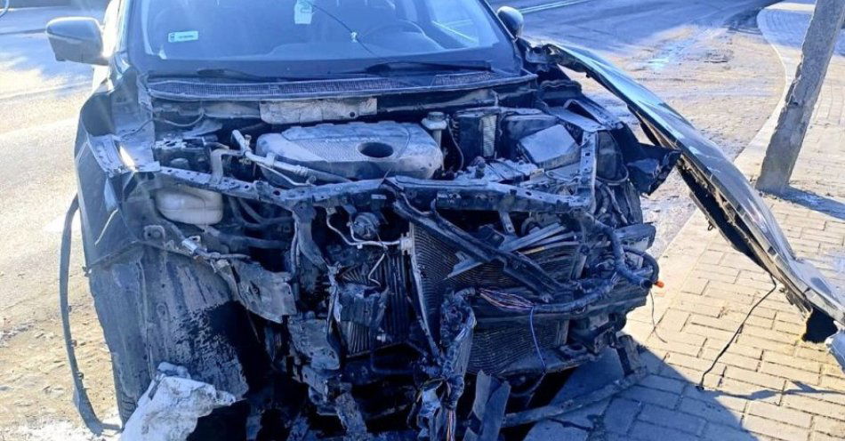 zdjęcie: Nietrzeźwa kierująca zderzyła się z tirem w Raciszynie / fot. KPP w Pajęcznie