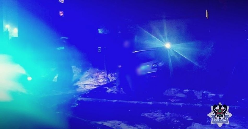 zdjęcie: Miał ponad dwa promile alkoholu w organizmie, ale nie posiadał prawa jazdy. Dzięki mieszkańcom został zatrzymany i odpowie teraz przed sądem / fot. KMP w Wałbrzychu