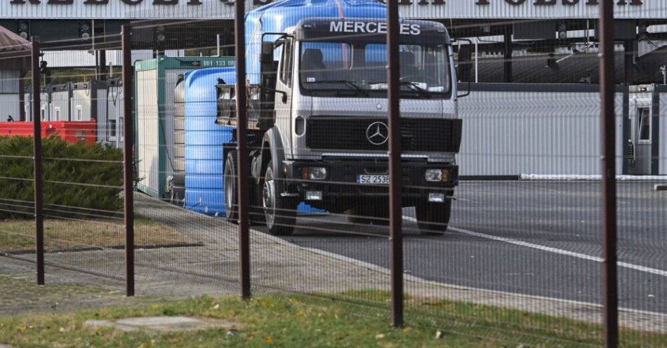 zdjęcie: Dwa lata rządu: kontrole na granicach, strefa buforowa i zawieszenie prawa do azylu / Sławatycze, 27.10.2025. Polsko-białoruskie przejście graniczne w miejscowości Sławatycze, 27 bm. (sko) PAP/Wojtek Jargiło