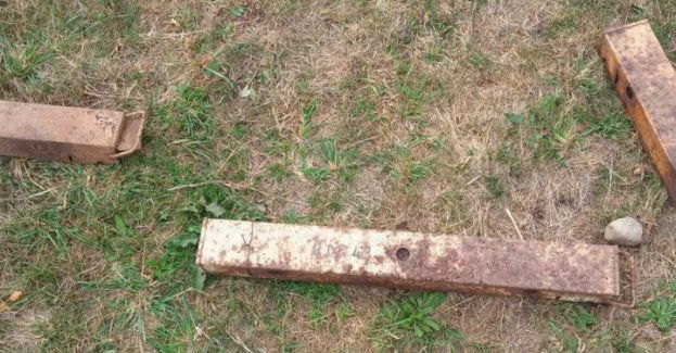 Policjanci zabezpieczyli miejsce niewybuchów pochodzących z okresu II wojny światowej