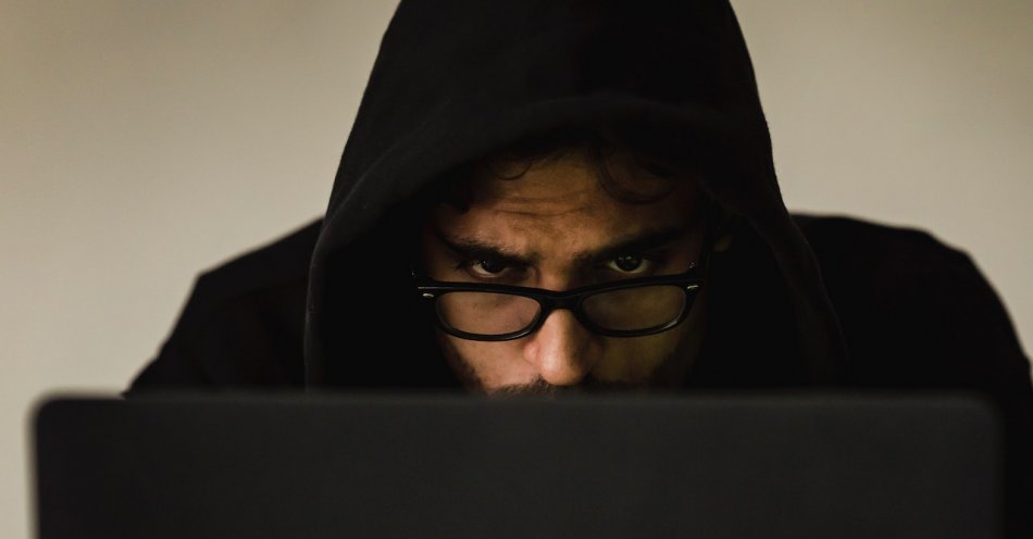 zdjęcie: Policyjny dozór dla oszusta internetowego / pexels/5926386