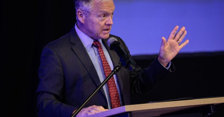 zdjęcie: Ambasador USA w Polsce: nie będziemy już utrzymywać kontaktów z marszałkiem Sejmu Czarzastym / Warszawa, 03.12.2025. Ambasador USA w Polsce Thomas Rose podczas wystąpienia na Targach Pracy i Przedsiębiorczości, 3 bm. na PGE Narodowym w Warszawie. W Targach Pracy i Przedsiębiorczości 2025 biorą udział zarówno instytucje publiczne, jak i firmy z różnych branż, które aktywnie wspierają rynek pracy w Warszawie. Uczestnicy mogą skorzystać ze spotkań z doradcami zawodowymi, którzy pomogą przygotować profesjonalne CV, udzielą wskazówek przed rozmową kwalifikacyjną i wskażą kierunki dalszego rozw