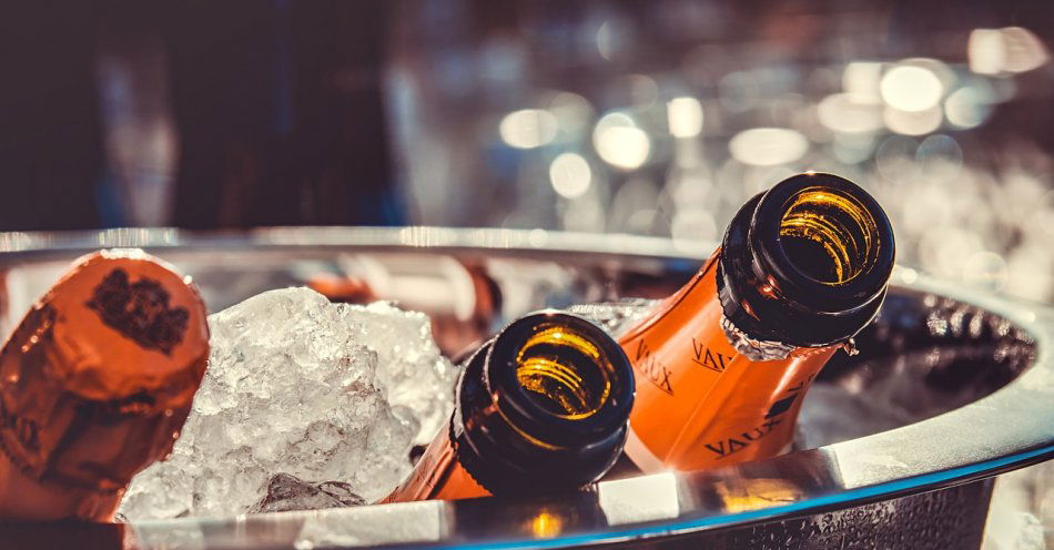 zdjęcie: Konsultacje projektu uchwały w sprawie ograniczenia godzin sprzedaży napojów alkoholowych przeznaczonych do spożycia poza miejscem sprzedaży / pixabay/3515140
