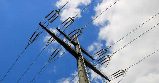 Podróż zakończył uderzając w przydrożny słup