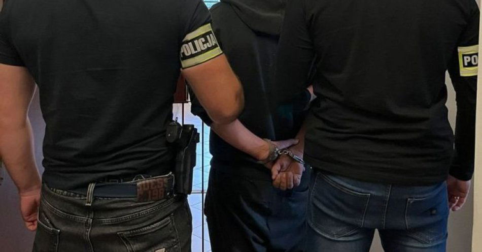 zdjęcie: Uciekał przez okno, nie zdążył. Zatrzymano poszukiwanego z narkotykami / fot. KPP Jędrzejów