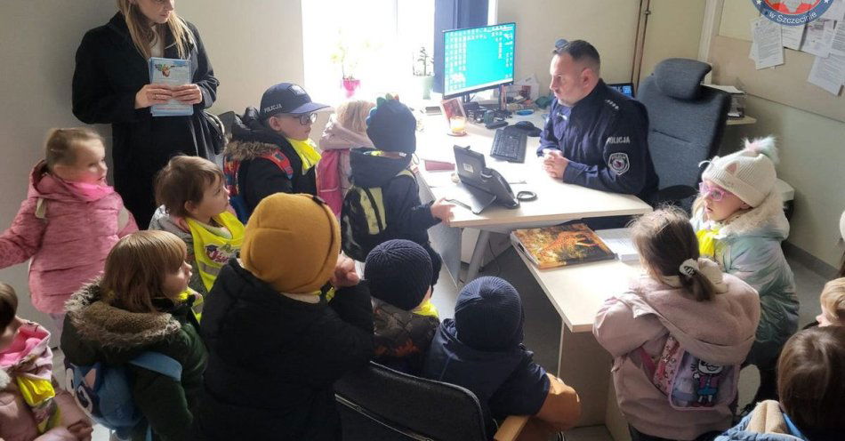 zdjęcie: Przedszkolaki z Akademii Uśmiechu na wizycie w Komendzie / fot. KMP w Szczecinie