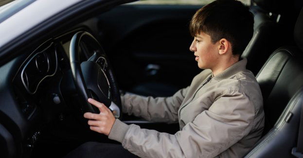 15-latek kierując mitsubishi uciekał przed policyjną kontrolą