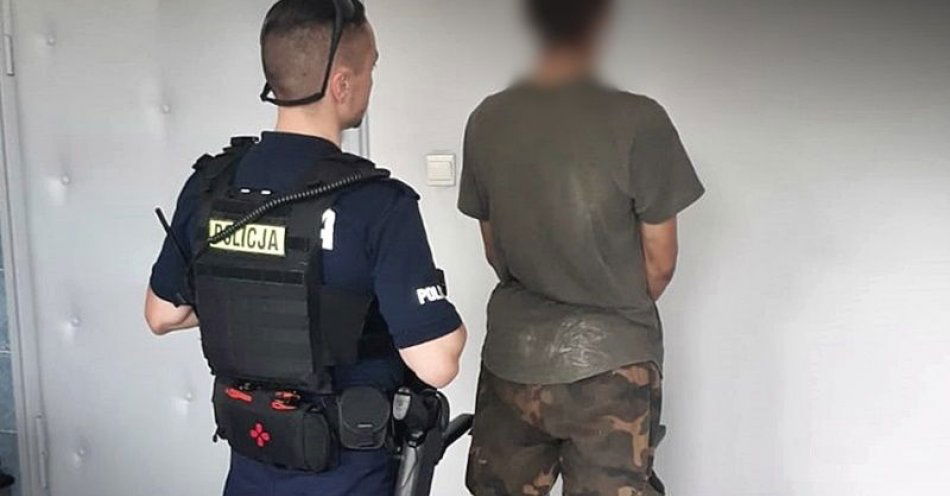 zdjęcie: Policjanci zauważyli, że 22-latek ma 
