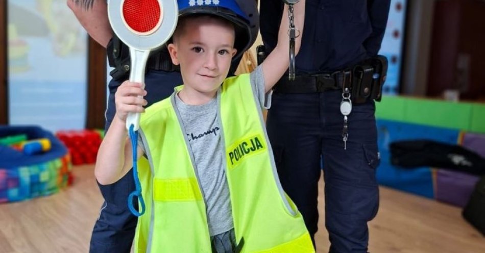 zdjęcie: Policjanci odwiedzili przedszkole Iskierkowo w Grabówkach / fot. KMP w Wieliczce