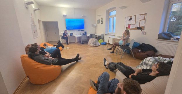 Policjantki z Mielca uczą młodzież z Rzemienia o bezpieczeństwie