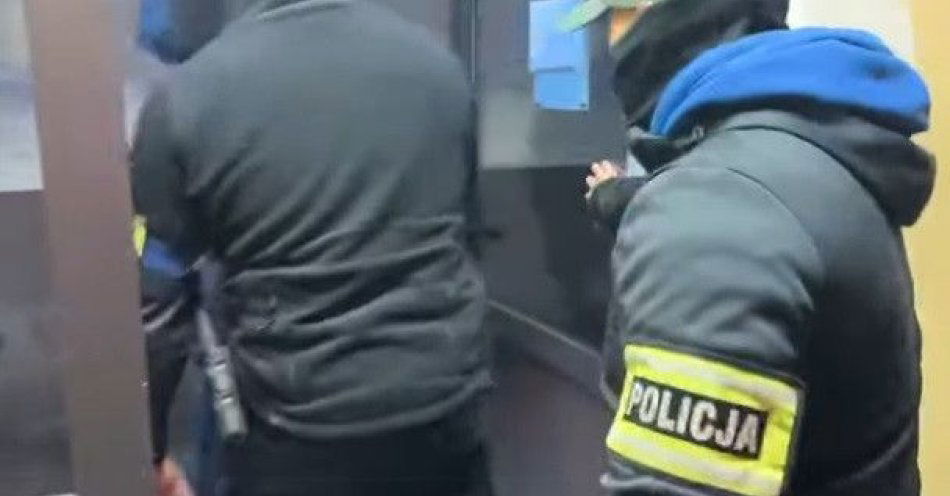 zdjęcie: Elbląg: Zmuszali mężczyznę do kradzieży grożąc przemocą / fot. KMP w Elblągu
