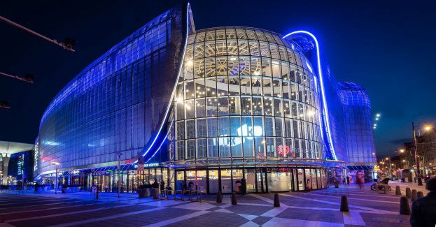 Akcje honorowego krwiodawstwa przed Galerią Katowicką