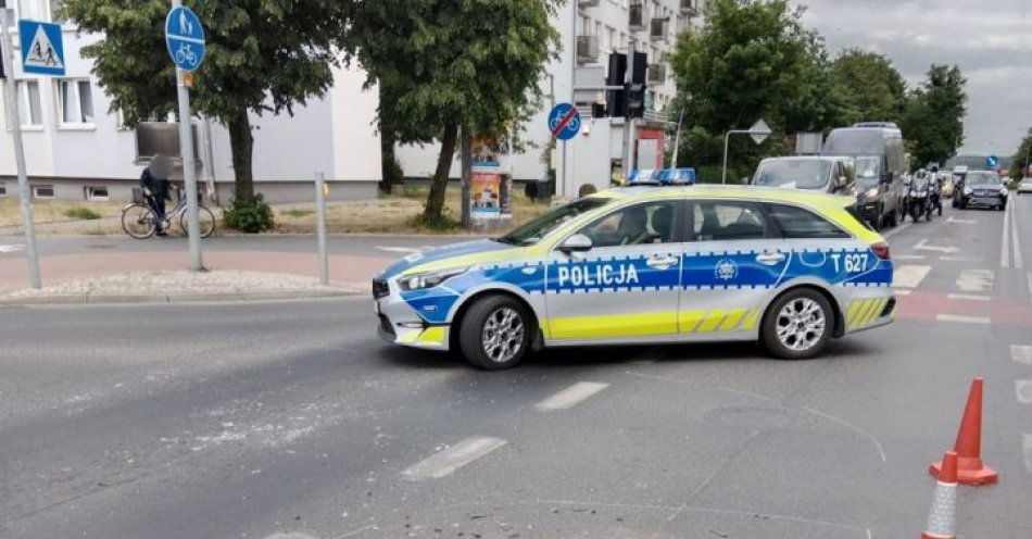 zdjęcie: Zderzenie busa z autobusem komunikacji miejskiej / fot. KPP w Mrągowie