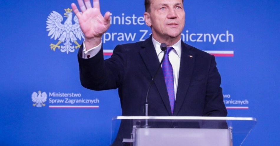 zdjęcie: Sikorski: rosyjskie ataki na ukraińską infrastrukturę energetyczną to zbrodnia wojenna / Warszawa, 30.01.2026. Wicepremier, minister spraw zagranicznych Radosław Sikorski podczas konferencji prasowej po spotkaniu z ministrem spraw zagranicznych Luksemburga Xavierem Bettelem w siedzibie MSZ w Warszawie, 30 bm. (sko) PAP/Tomasz Gzell