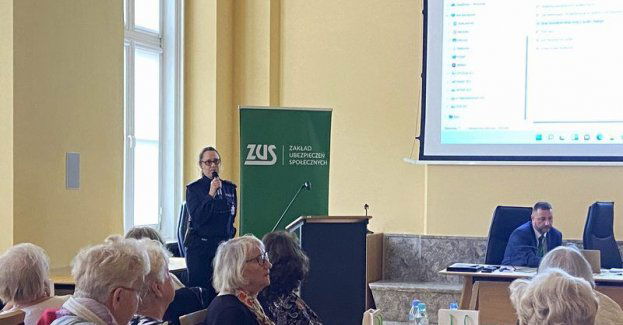 Policjanci nieustannie walczą z przestępcami, którzy oszukują starsze osoby i wyłudzają od nich pieniądze