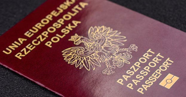 Średnio ponad 20 wniosków dziennie w punkcie paszportowym na lotnisku Katowice