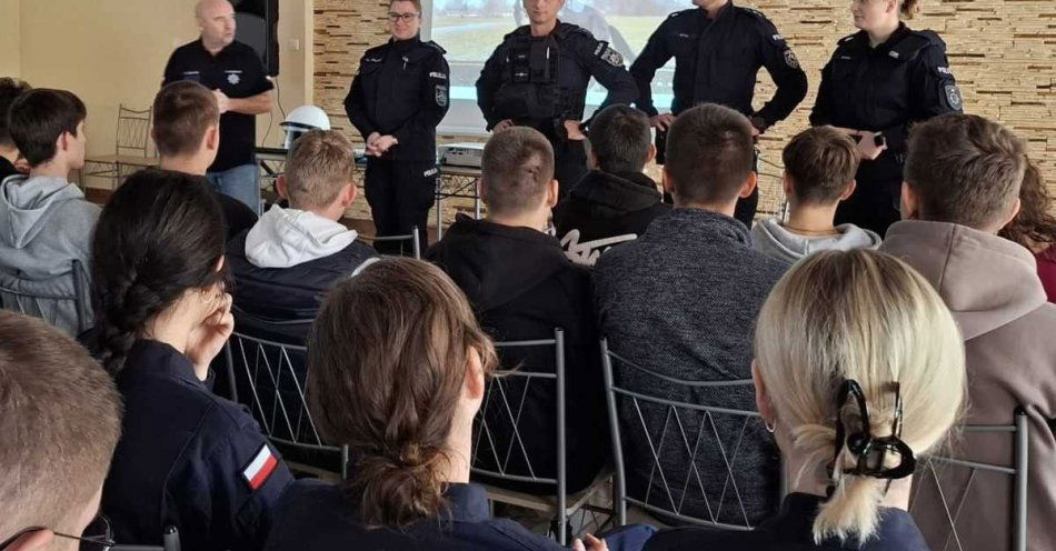 zdjęcie: Ze szkolnej ławki do policyjnego munduru: historia Blanki / fot. KPP w Piasecznie