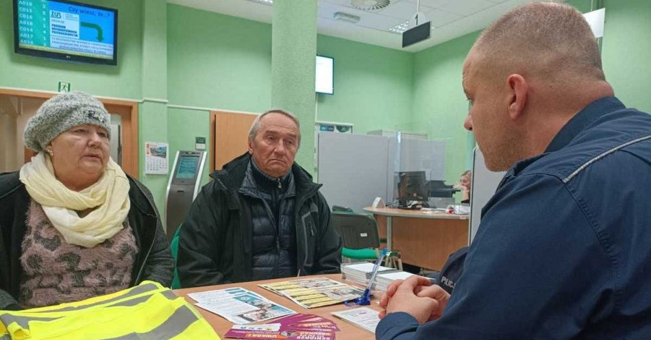zdjęcie: Bezpieczne oszczędności naszych seniorów / fot. KPP Brzeg