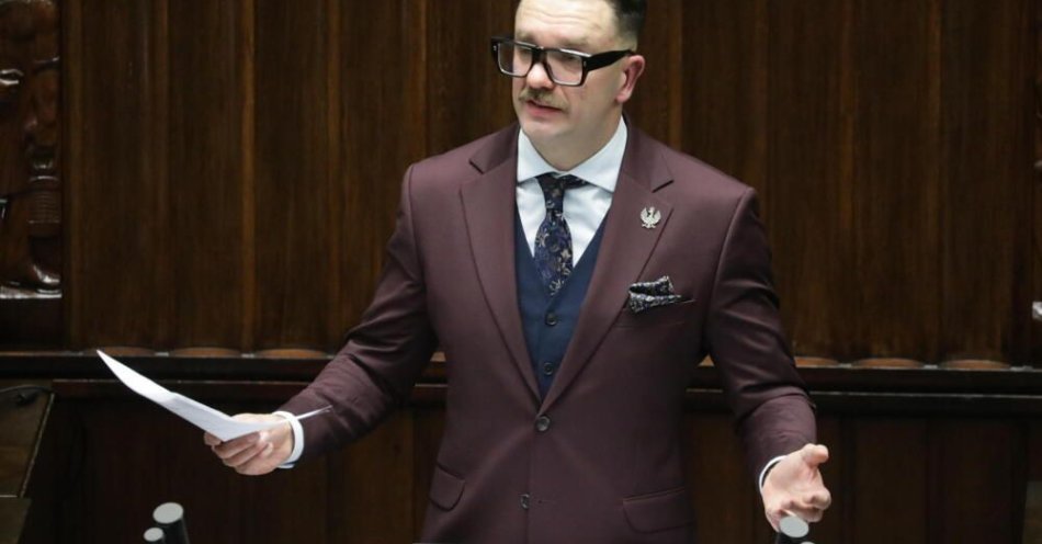 zdjęcie: Sejmowa komisja etyki ukarała naganą Łukasza Mejzę / Warszawa, 05.12.2024. Poseł PiS Łukasz Mejza na sali obrad w drugim dniu posiedzenia Sejmu w Warszawie, 5 bm. W harmonogramie obrad izby znalazło się m.in. sprawozdanie Komisji o rządowym projekcie ustawy zmieniającej ustawę o zmianie ustawy o prawie autorskim i prawach pokrewnych oraz ustawy o grach hazardowych. (amb) PAP/Tomasz Gzell