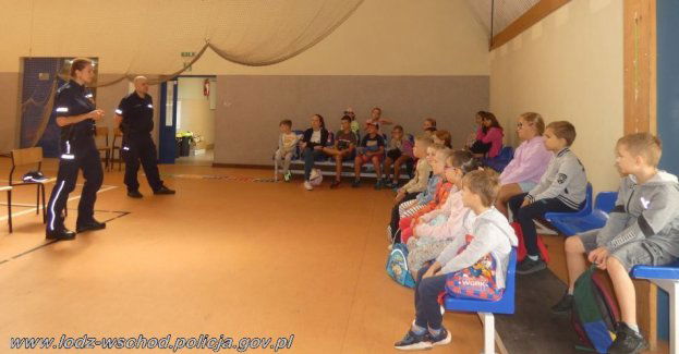 Letni wypoczynek pod okiem dzielnicowego i przedstawicieli innych służb