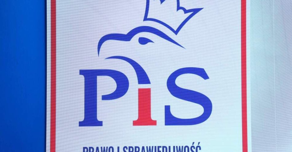 zdjęcie: Res Futura: 93 proc. komentarzy w sieci krytycznych wobec PiS ws. afery o sprzedaż działki pod CPK / Warszawa, 18.09.2024. Logo PiS - zdjęcie ilustracyjne, 18 bm. (doro) PAP/Leszek Szymański