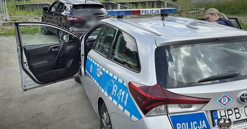 zdjęcie: Policja odzyskała przywłaszczony pojazd, którego kierowca posiadał przy sobie narkotyki / fot. KMP w Wałbrzychu