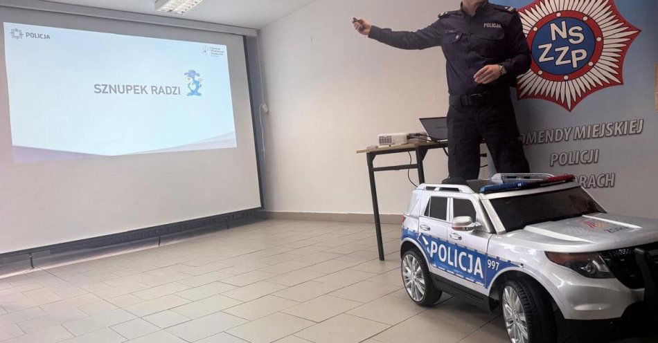 zdjęcie: Żabki w komendzie policji uczą się bezpieczeństwa / fot. KMP w Żorach