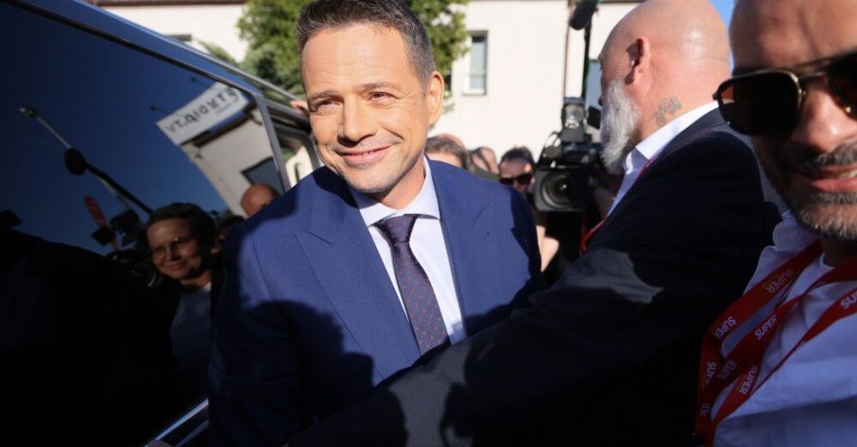 zdjęcie: Poparcie dla Trzaskowskiego w Warszawie spadło o 5 pkt. proc. w porównaniu do wyborów w 2020 r. / fot. PAP
