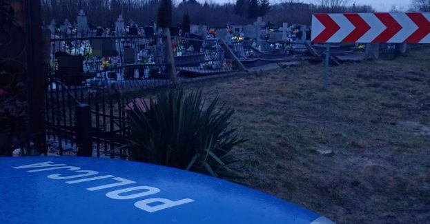 Stracił panowanie nad Volkswagenem i wjechał w cmentarz