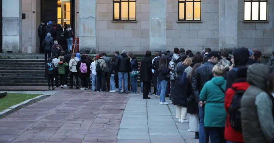 zdjęcie: Ponad 300 placówek dostępnych i tłumy zwiedzających podczas 21. Nocy Muzeów w Warszawie / fot. PAP