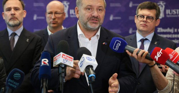 Raport: 51,2 proc. internautów wspiera decyzję szefa MS Waldemara Żurka ws. zmiany regulaminu sądów