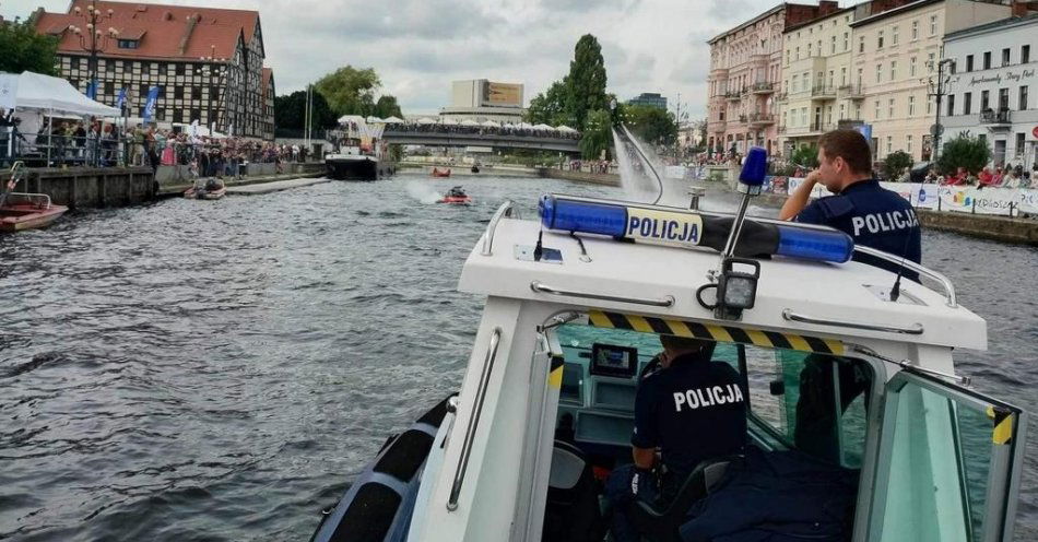 zdjęcie: Dla policyjnych wodniaków sezon trwa nadal / fot. KWP w Bydgoszczy