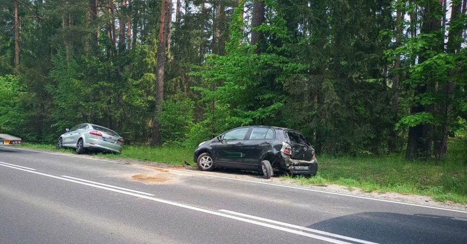 zdjęcie: Kolizja spowodowała utrudnienia w ruchu na trasie Ełk-Nowa Wieś Ełcka / fot. KPP w Ełku