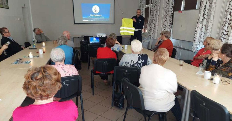 zdjęcie: Kolscy policjanci rozdali setki odblasków / fot. KPP Koło