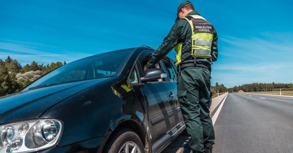 zdjęcie: Policja kontrolowała przewozy na aplikację / v48943092