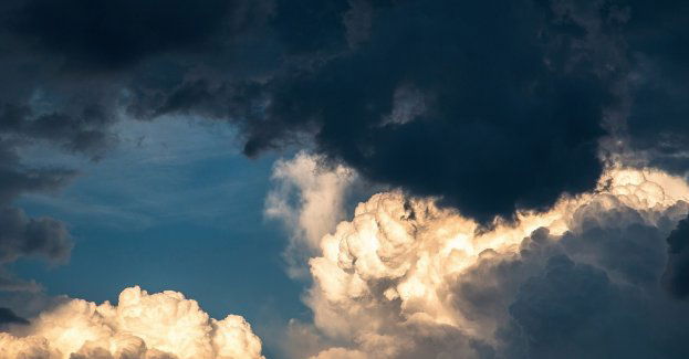 W weekend pogoda się popsuje - rzęsiste opady i burze; ochłodzi się