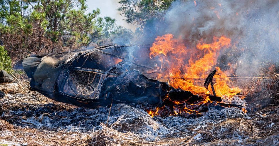 zdjęcie: Wypadek awionetki w Krzycku Wielkim; nie żyją dwie osoby / v55134971