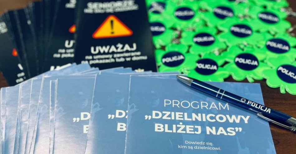 zdjęcie: Spotkanie z pensjonariuszami Domu Pomocy Społecznej w Czepowie / fot. KPP w Poddębicach