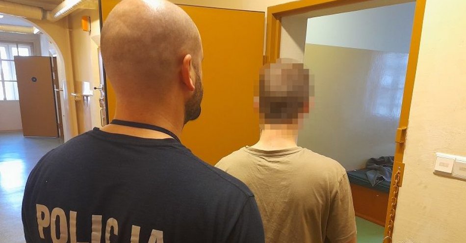zdjęcie: Tymczasowy areszt dla 19-latka zatrzymanego na gorącym uczynku kradzieży rozbójniczej. Lista jego „przewinień” jest dłuższa / fot. KPP w Lęborku